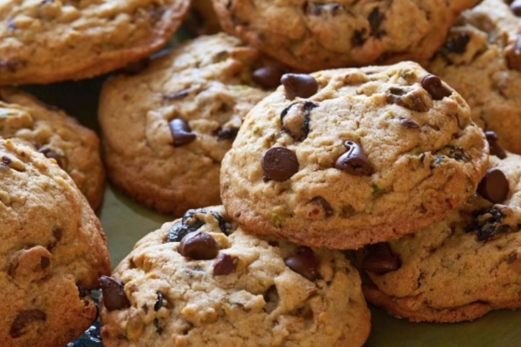 Cookie de aveia com pedaços de chocolate, fica delicioso demais Cookie de aveia com pedaços de chocolate, fica delicioso demais