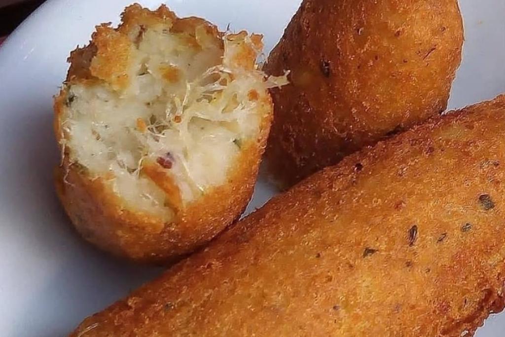 Bolinho de bacalhau delicioso, é de dar água na boca