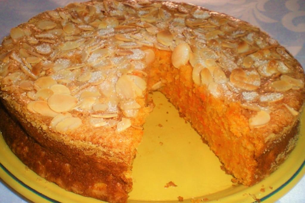 Bolo de cenoura e amêndoa, um bolo fofo, muito húmido e delicioso