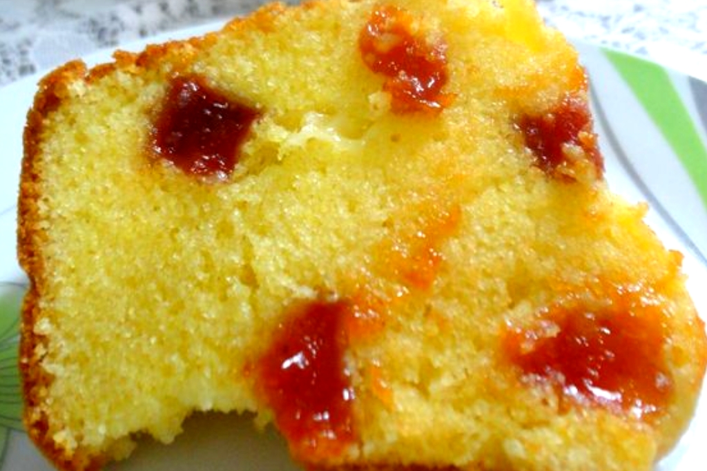 Bolo de fubá com queijo e goiabada, muito fácil de fazer e todo mundo vai adorar