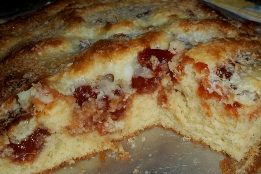 Bolo de goiabada e coco, o lanche da tarde está garantido, super fácil