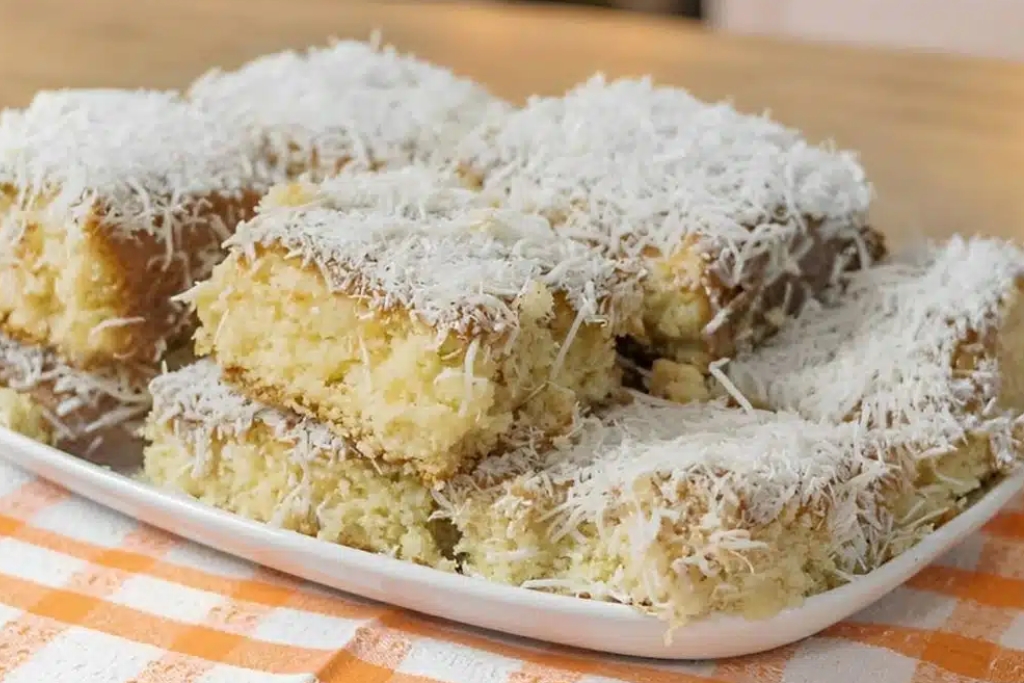 Bolo toalha felpuda um bolo de coco molhadinho, que é sucesso no sul do país para fazer em casa