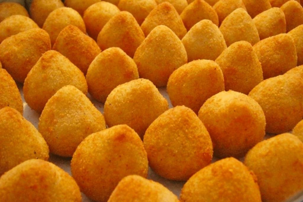 Coxinhas de liquidificador, muito cremosas uma delícia e bem fácil