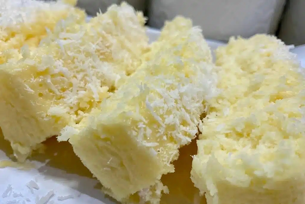Misturei maisena, leite de coco e 1 ovo e fiz o melhor bolo sem farinha que já comi Misturei maisena, leite de coco e 1 ovo e fiz o melhor bolo sem farinha que já comi