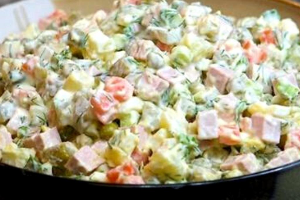 Salada de maionese completinha, saudável para todos os dias