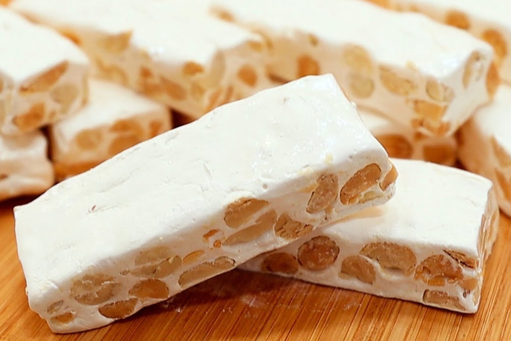 Torrone caseiro muito sabor de amendoim, textura macia e sabor incrível